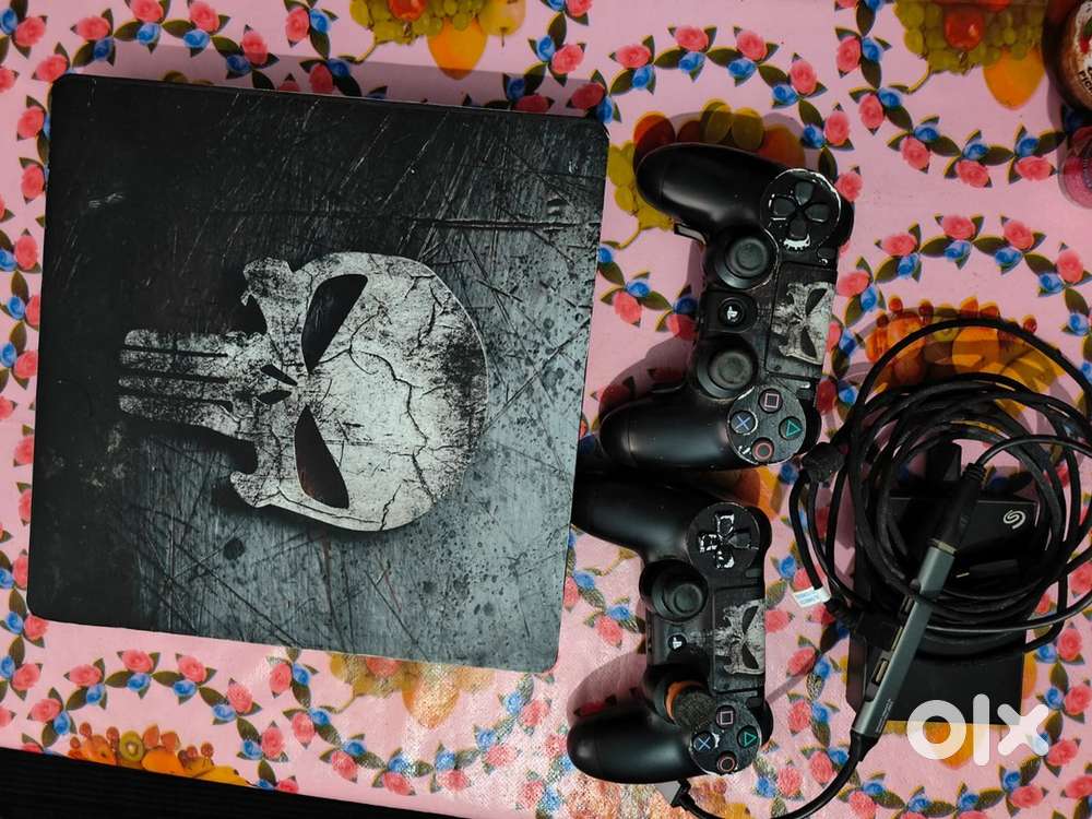 Ps4 slim 1 TB 2 years old for 28k