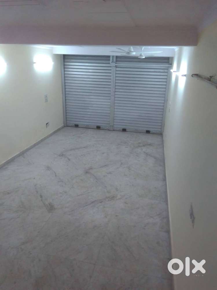 Retail shop for rent near main road, Regar Pura, Karol Bagh