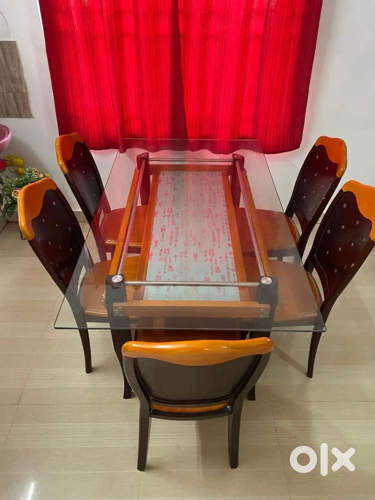 Dining table & Chairs