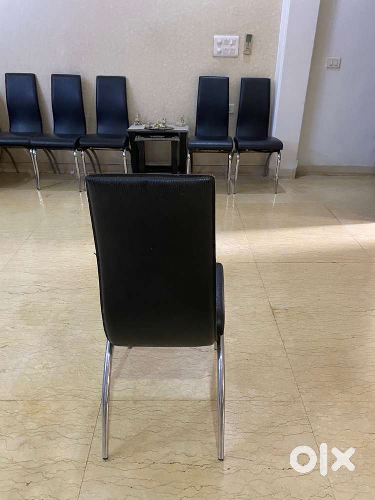 8 seats of dining table