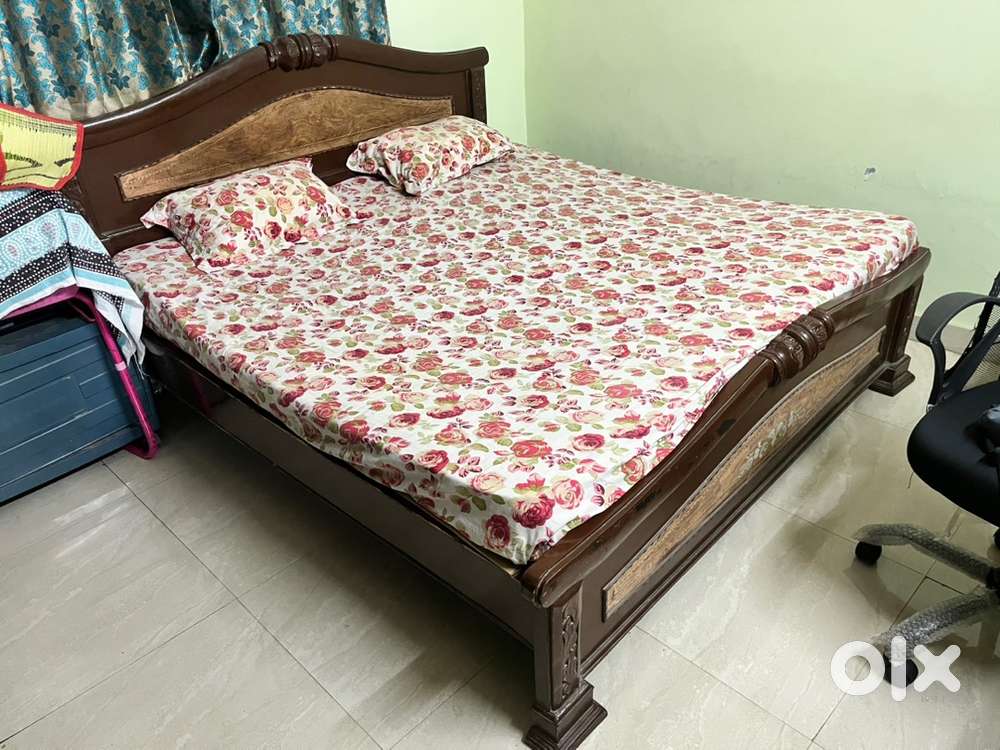 King Size Bed Frame with Mattress – Good Condition – ₹10,000