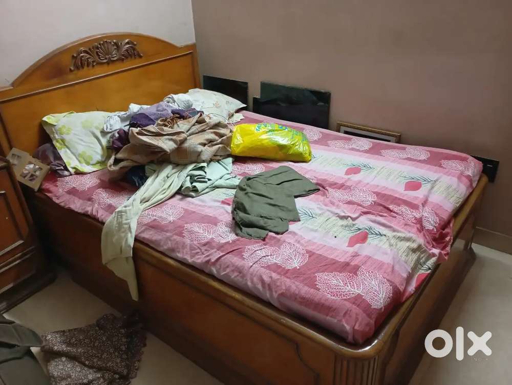 Queen size bed