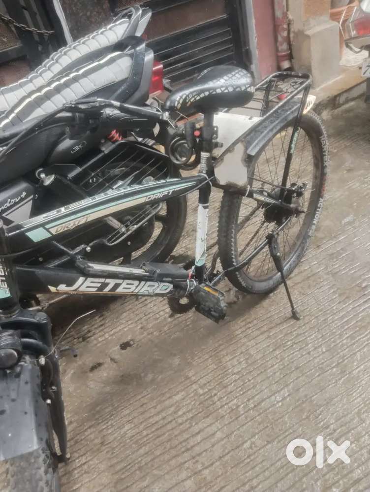 Electric cycle 25-30 ki speed hai 30-35 km single charge me chaljati h