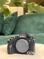 Sony alpha a 9 mark 1 with battery and charger
