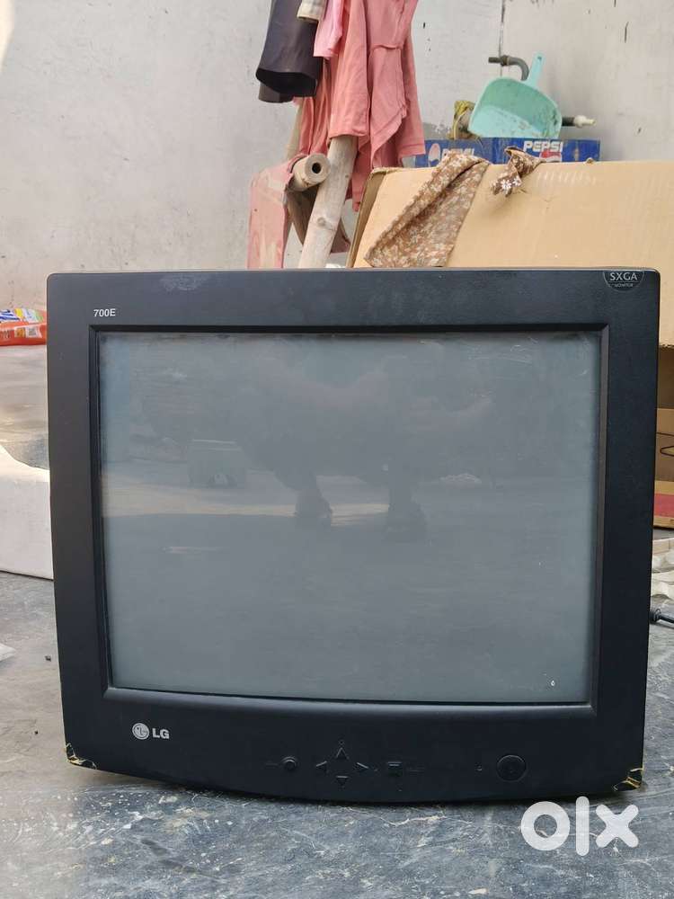 L.g  43  cm   coulor monitor