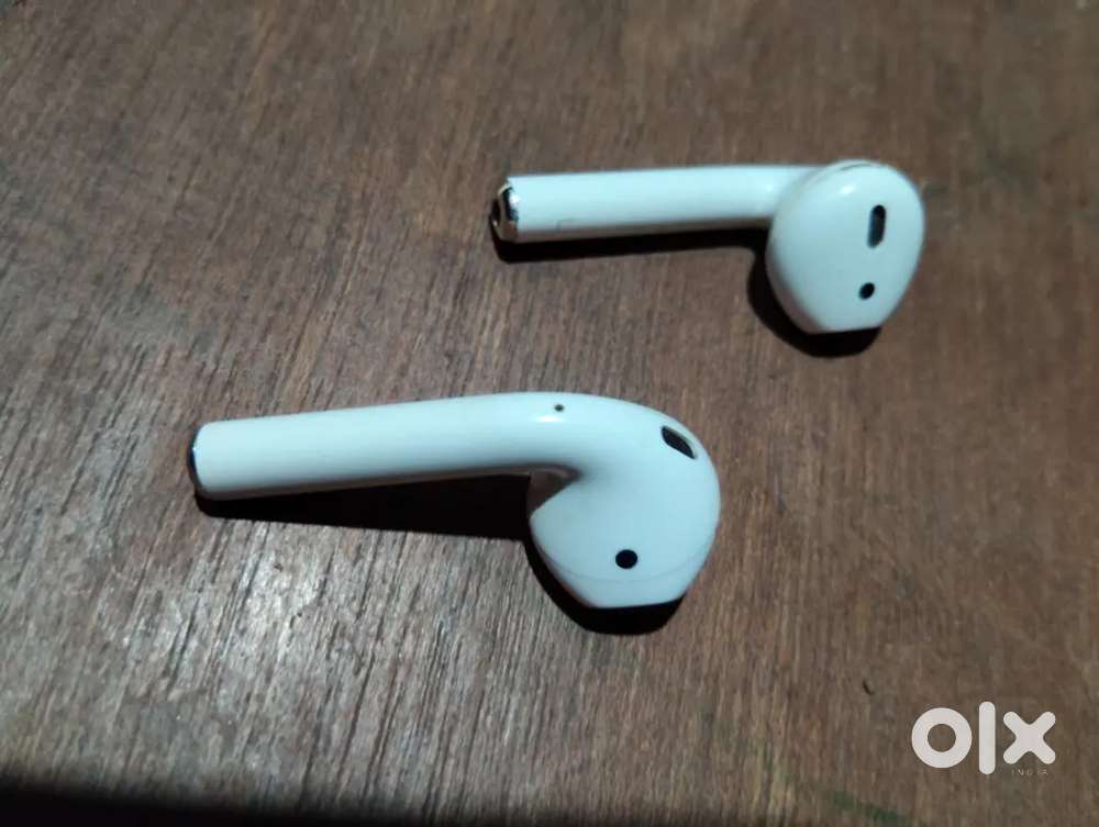 Apple airpods 2 generation with charging case