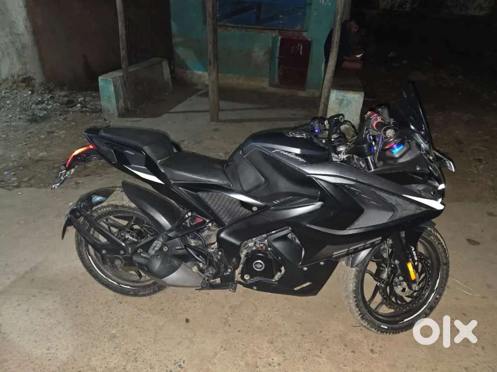Pulsar rs 200 /colour -black