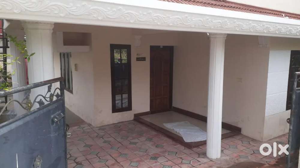 2bhk  independend house hall kitchen  family preffered