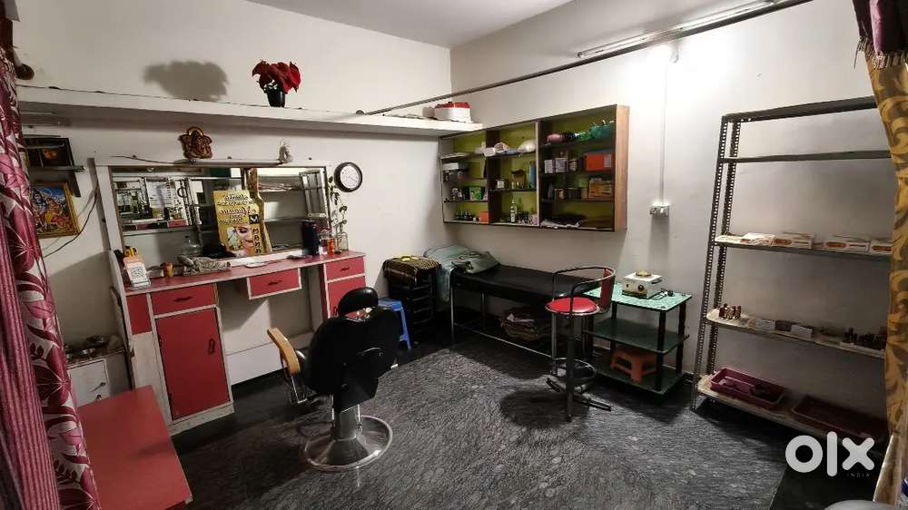 Ladies salon urgent sale