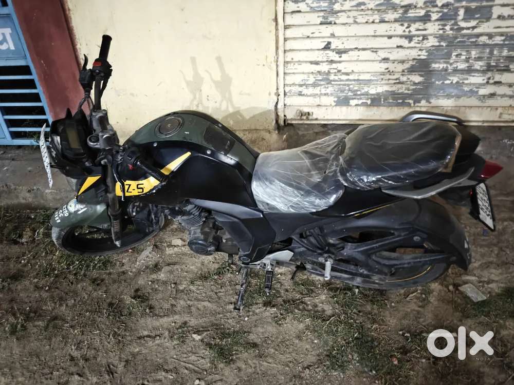 Sell yamaha FZ V2