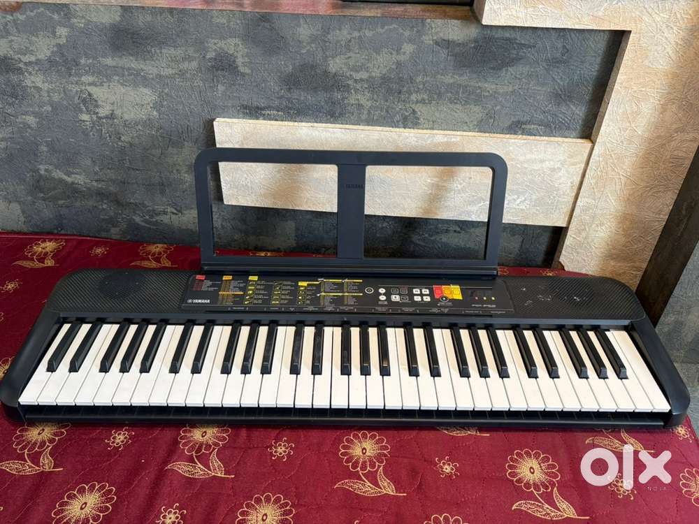 Yamaha PSR-F52 Portable Keyboard