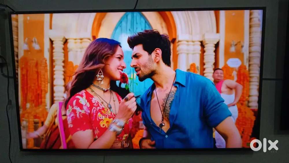 New smart 4k UHD slim design LED-TV 24to55inch all sizes available