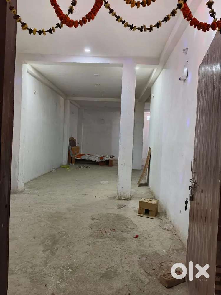 Be r giving you a good space of 2000 SQ