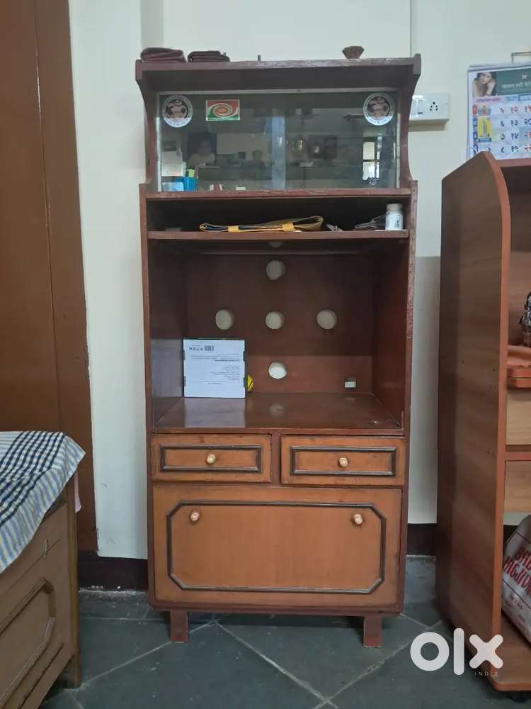Wooden Showcase Cabinet (Height- 5 ft/ Width - 2.3 ft)
