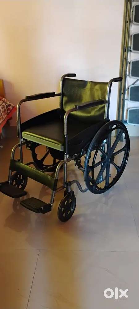 Wheelchair with commode
