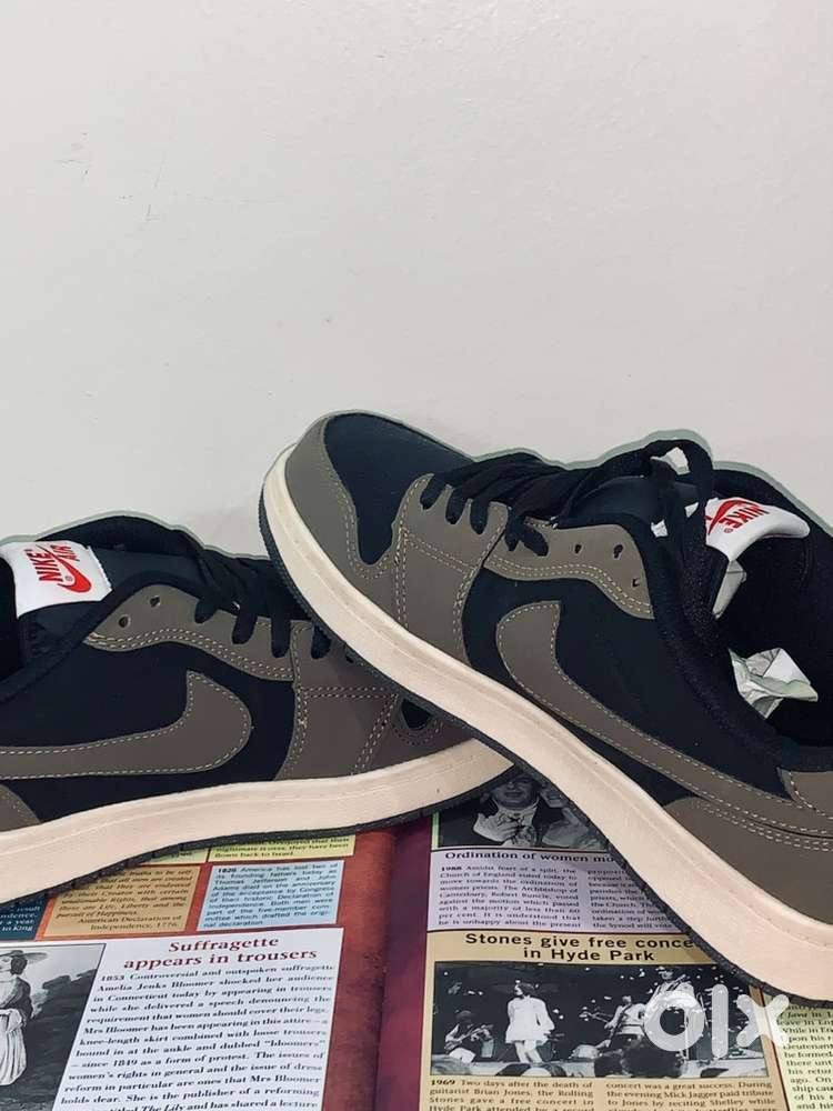 NIKE Classic Mocha Low-Top Sneakers