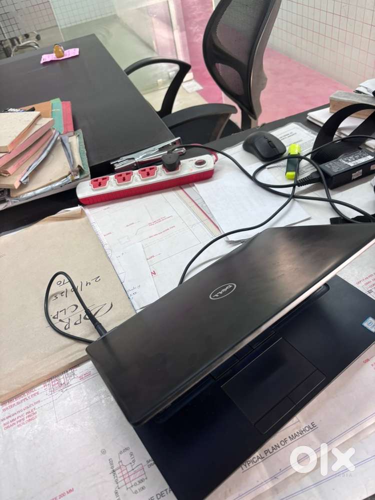 Dell laptop 13” display 512 SSD i7 processor