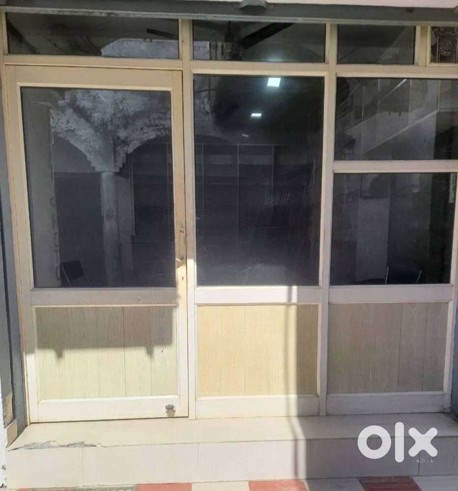 Shop for sale in Om Parkash market, Qadian chungi Batala