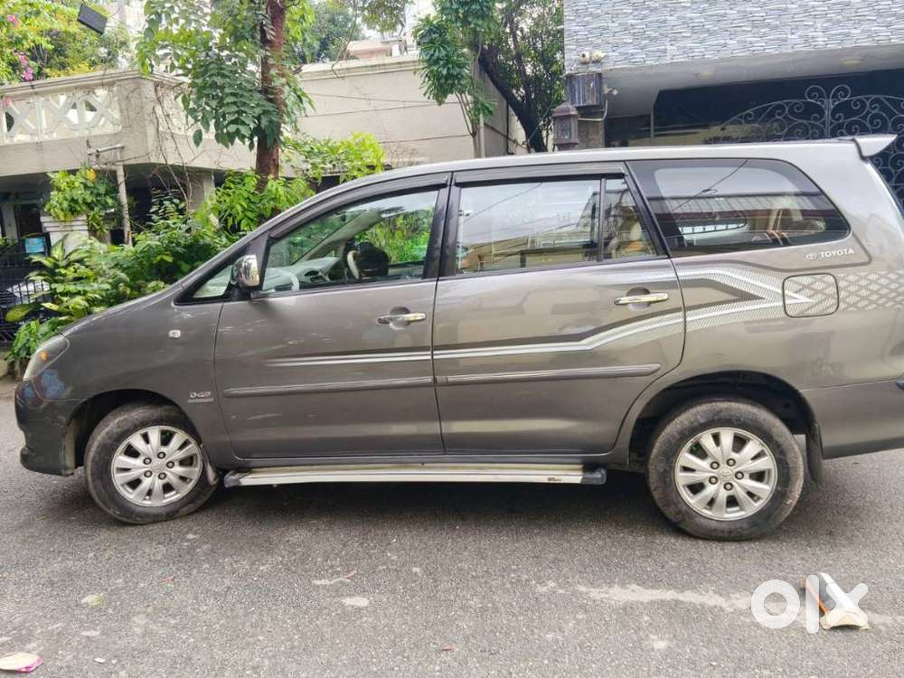 Toyota Innova 2004-2011 2.5 V Diesel 8-seater, 2011, Diesel