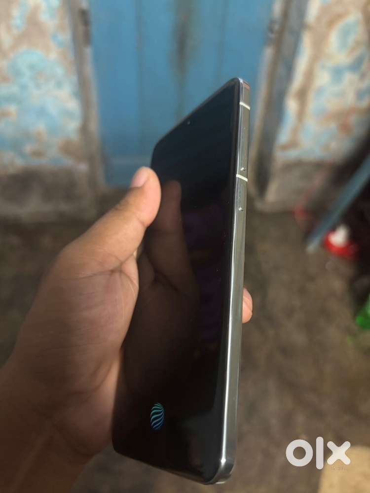 Vivo x 200 (12+12/256)