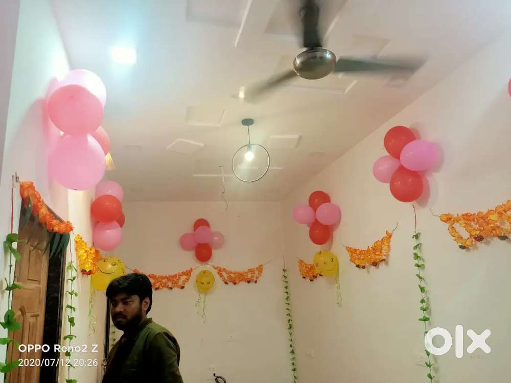 Makan kiraye se dena hai.upar niche ek sath ya alag alag 7000