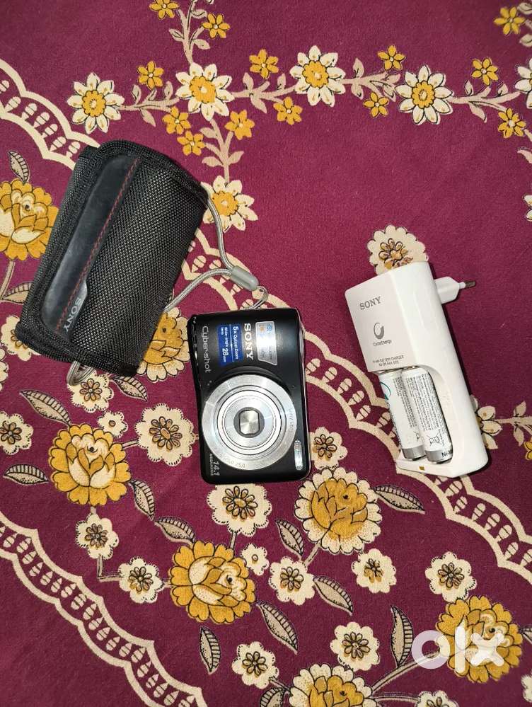 CAMERAS SONY,  AND YASHICA OLD ONE