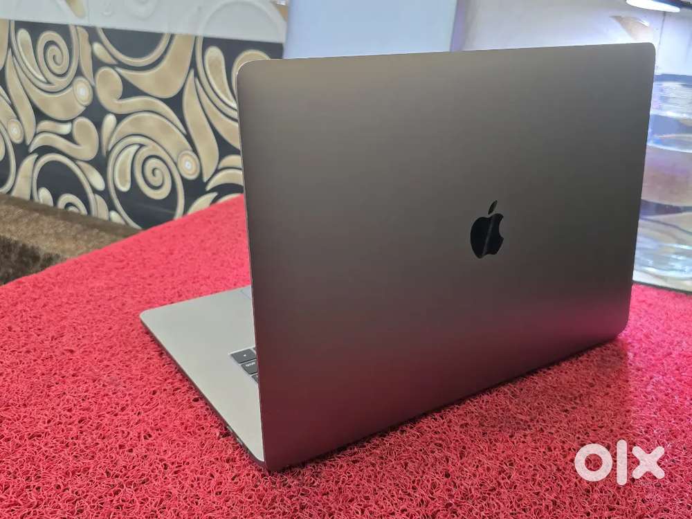 Apple Macbook Pro i9 16gb Ram 512gb SSD 5.5GB Graphics 15inch Touchbar