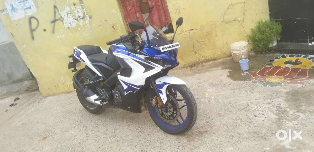 Pulsar RS 200 Racing Blue colour