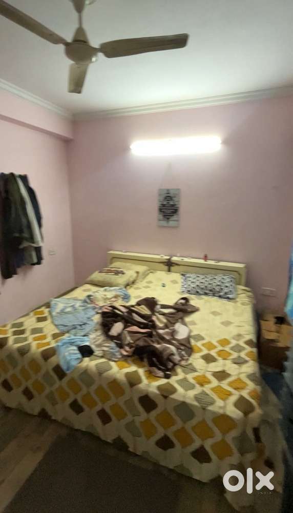 1 room vacant in 2bhk flat