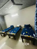 Boys pg available in chhani near ding dong circle