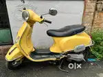 Yellow vespa Lx 125 for SALE