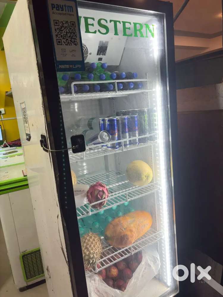 Selling commercial fridge