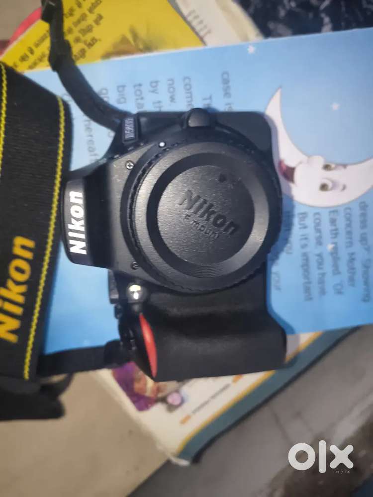 DSLR nikkon D5600 camera
