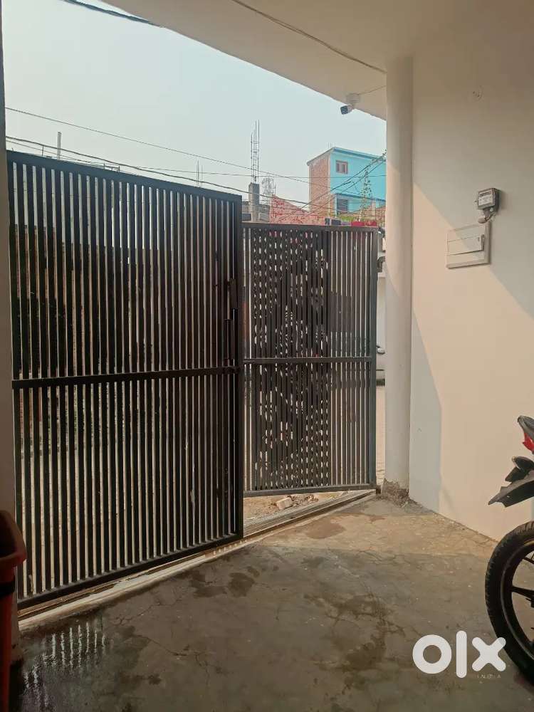 This room is well furnished room near vivekanand school merapattil