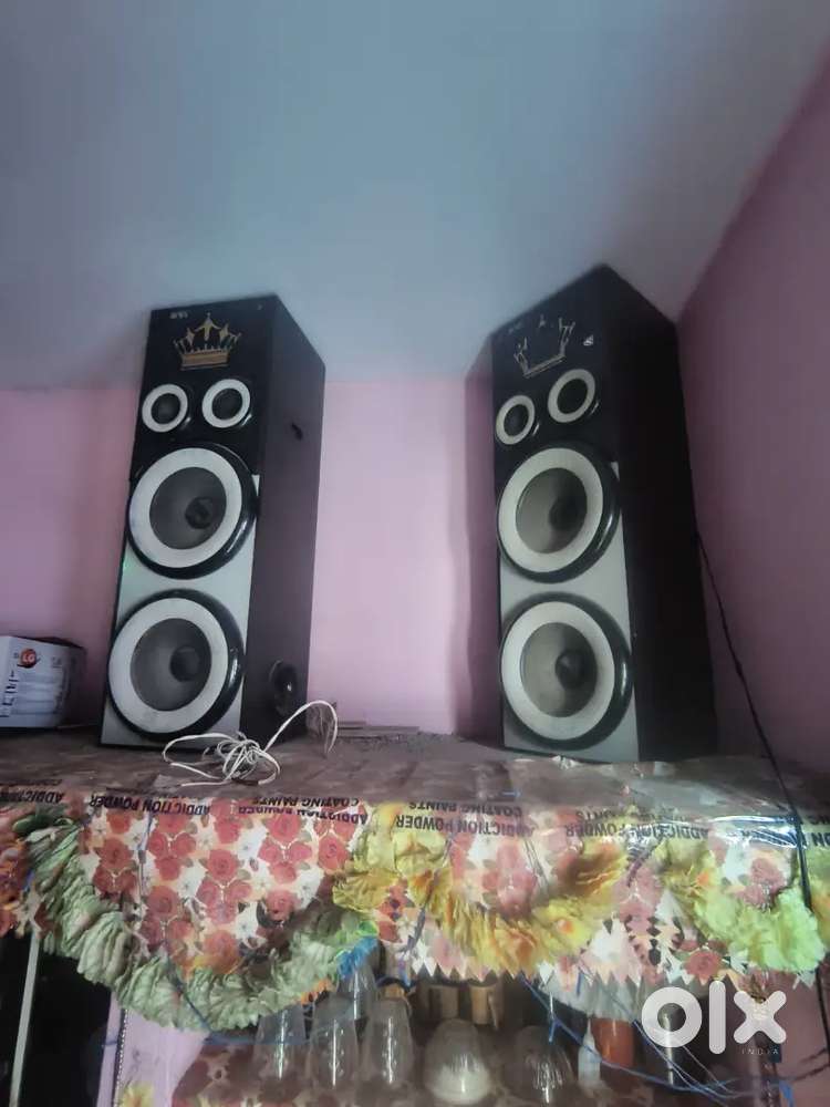 Koi bhi dikhta hai hai isme