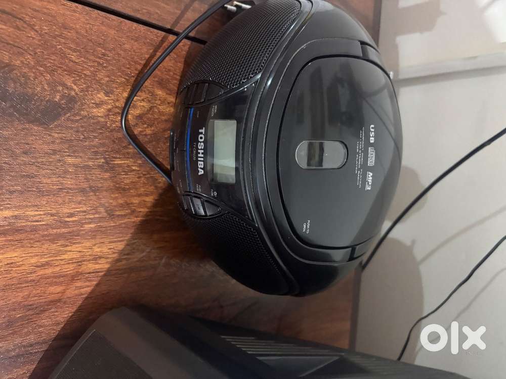 Portable CD/USB radio
