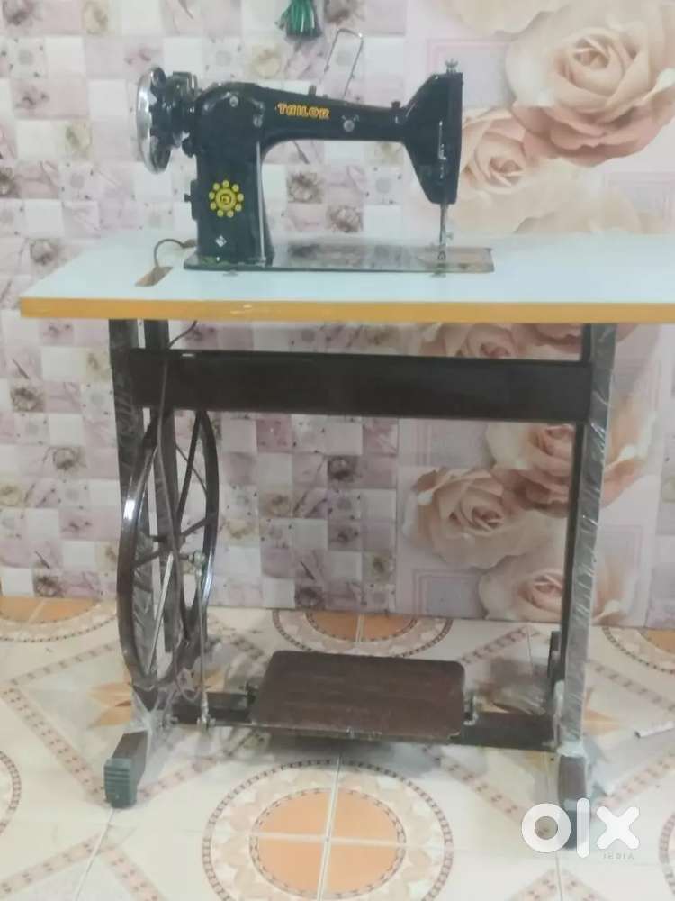 Full Shuttle Sewing Machine