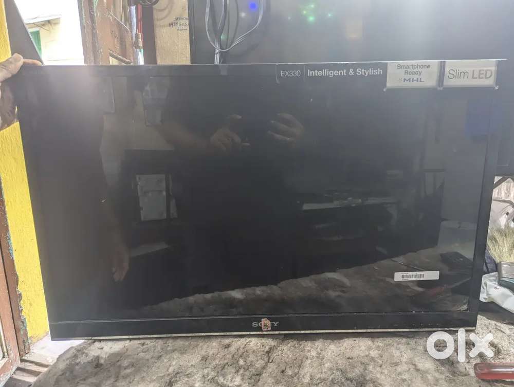 Sony Bravia 32 inch full HD tv