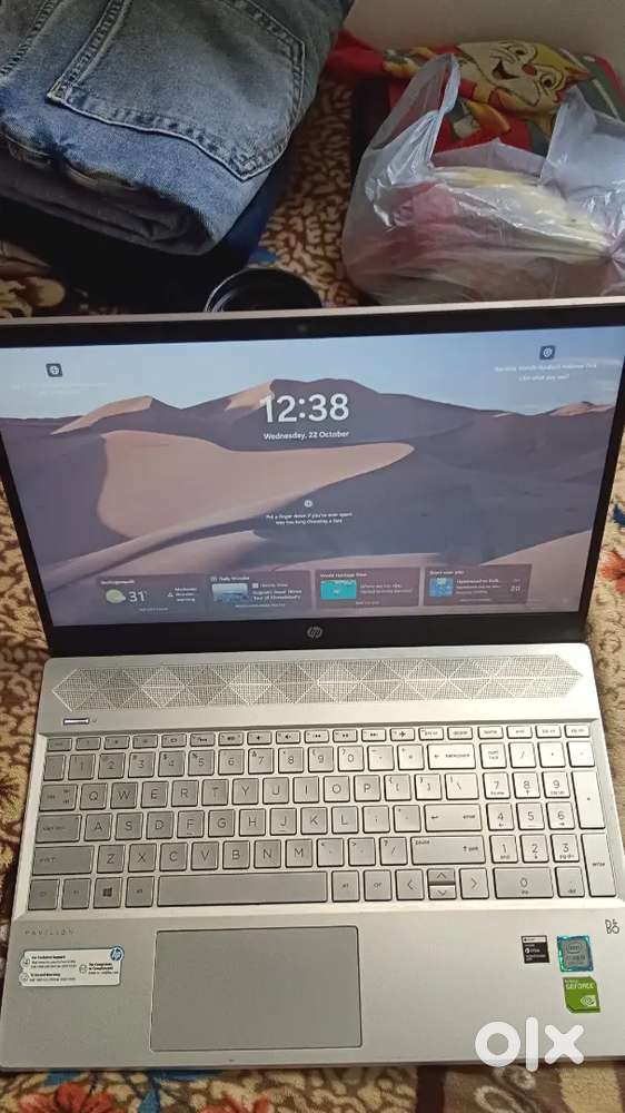 Hp pavilion 8th gen laptop with adapter