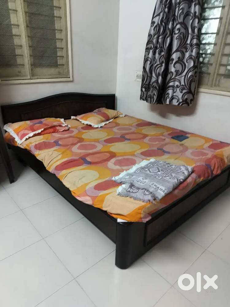 Pure saag wood bed with proper finishing