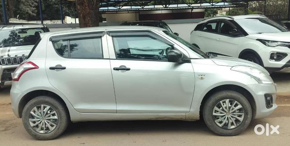 Maruti Suzuki Swift LXI Optional-O, 2016, Petrol