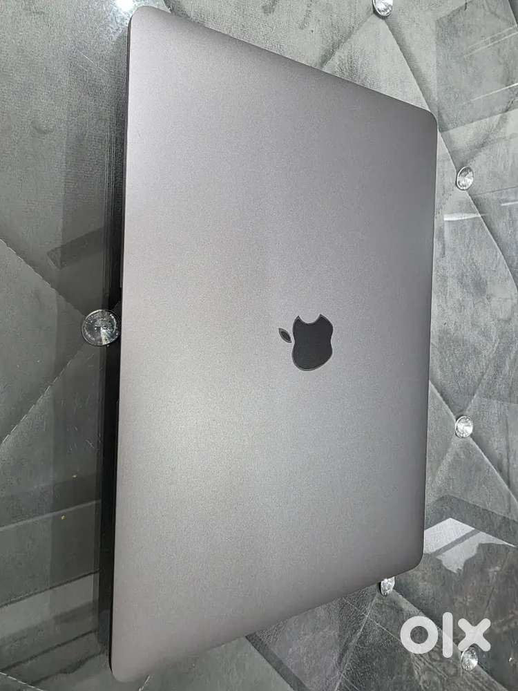 Macbook air m1 2.5 year old brand new condition  battery count 21