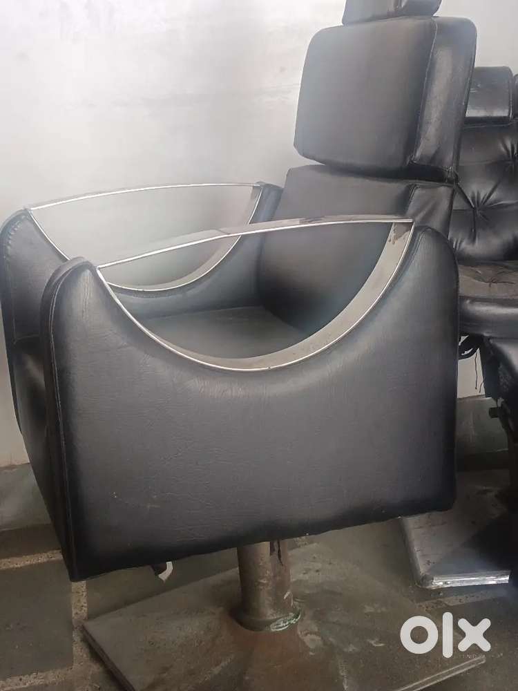 Saloon chair
