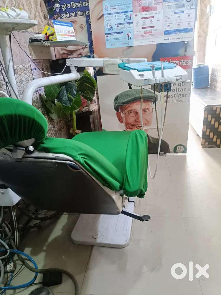 Dental assistant male and female