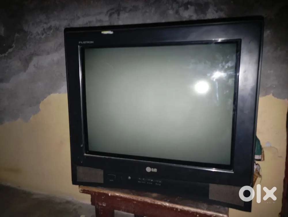 Precious antic T.V pf LG brand I BUY IT FOR 5000 RUPPEES