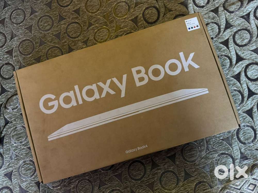 Galaxy book 4 box open