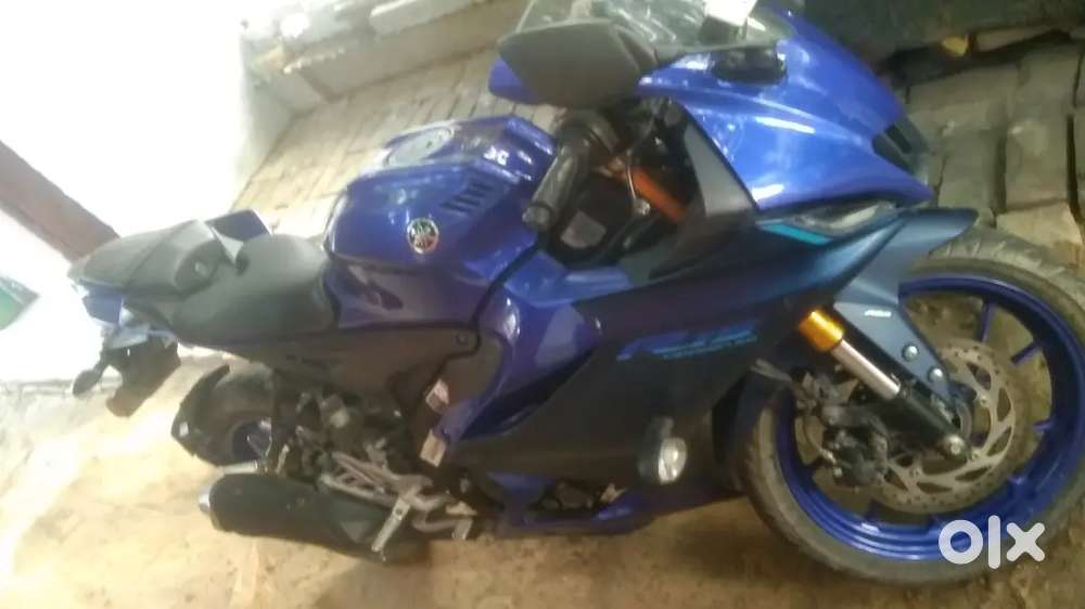 R15v4 2022model lucknow 10000kms reiding bike in good condition