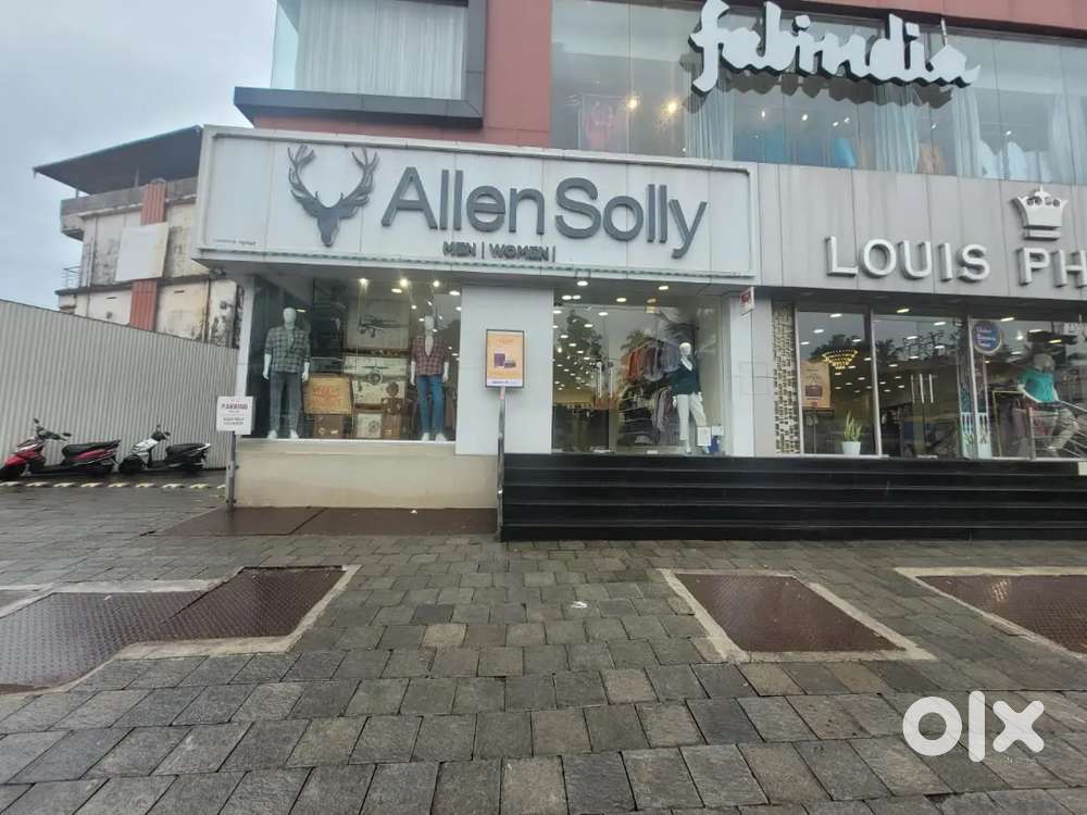 Allen Solly sales executive