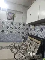 1 female roommate