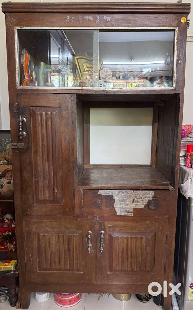 Original Teakwood Vintage Showcase – Sturdy & Elegant Design